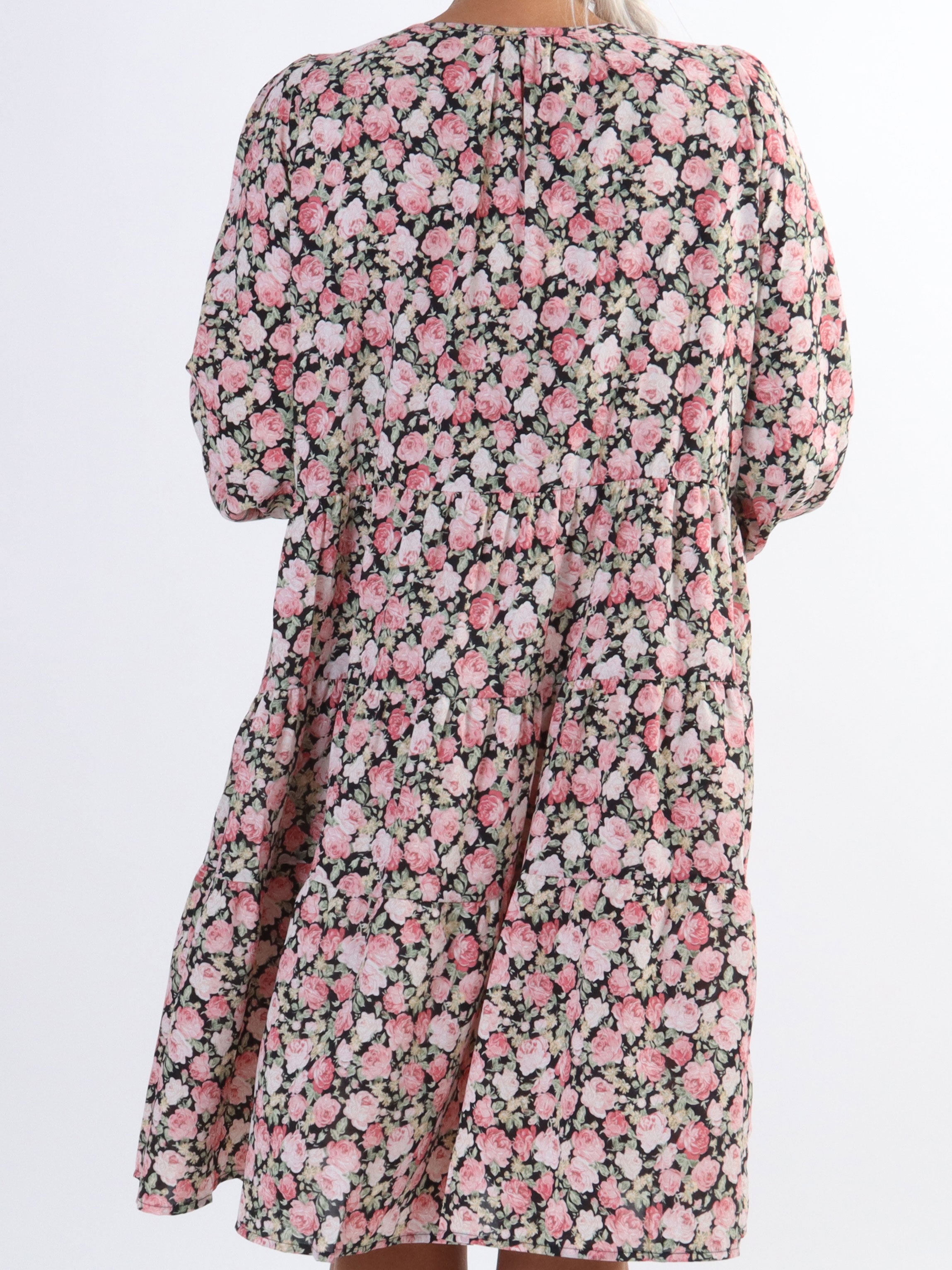 Hannah - Söt blommig klänning med lager på lager look